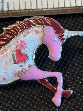 Vintage Cloisonné-style enamel unicorn brooch/pin in Pink, silver tone metal
